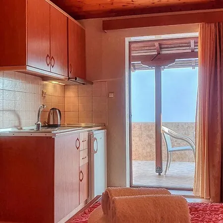 بيت ضيافة Rodon Garden Centre سارتي