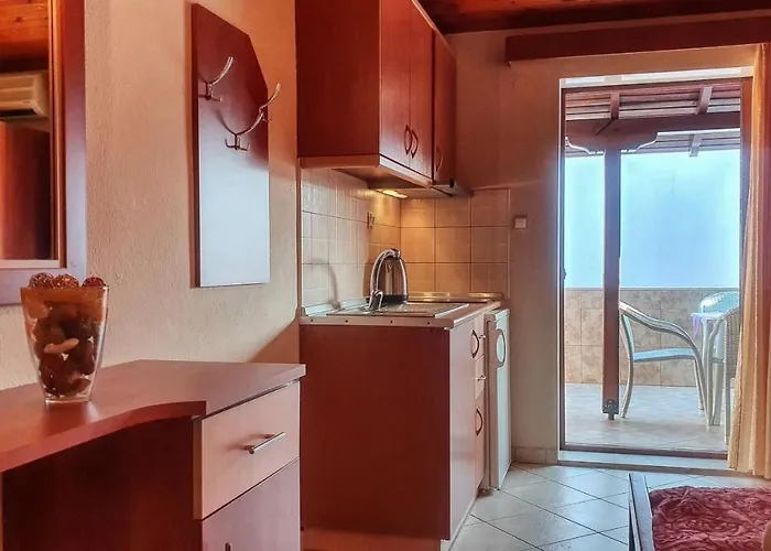 Gasthof Rodon Garden Centre 3*